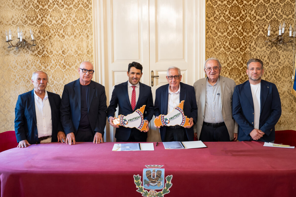 Firma del protocollo d'intesa tra il Comune di Vittoria e SiciliaFiera a Palazzo Iacono
